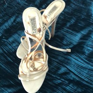 Bad gory Mischka Strappy Gold Heels